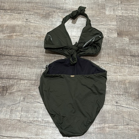 NWOT!! Black Label Ralph Lauren - Twist-Front Cutout Halter One-Piece - 18W - Picture 8 of 10